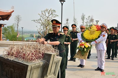 View - 	Học viện Quân y dâng hương tưởng niệm các Anh hùng liệt sĩ